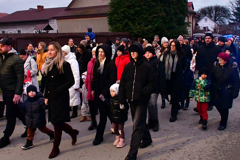 Taniec, teatr i świąteczne lampki: Mikołajki w Goraju