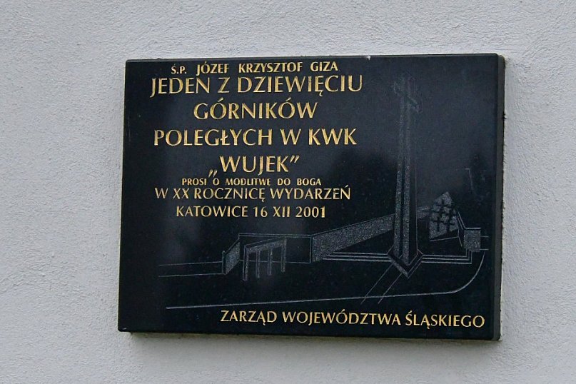 Hymn górniczy nad mogiłą: Tarnogród pamięta o grudniu 1981 roku
