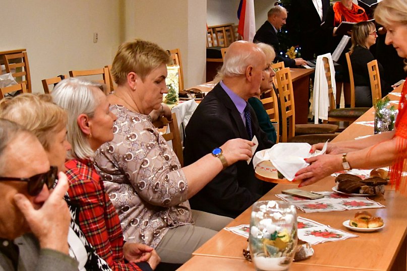 Relacja ze spotkania opłatkowego biłgorajskiego Uniwersytetu Trzeciego Wieku