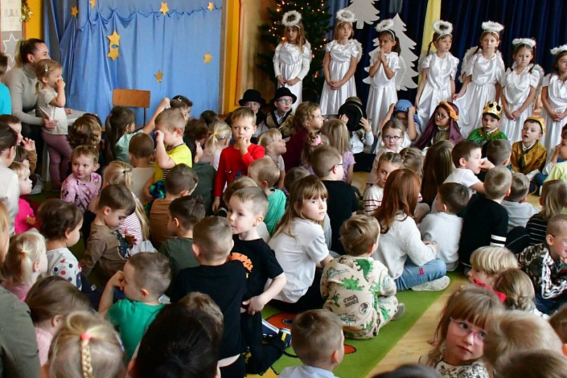 Małe aniołki i pastuszkowie. Jasełka w Samorządowym Przedszkolu Nr 3