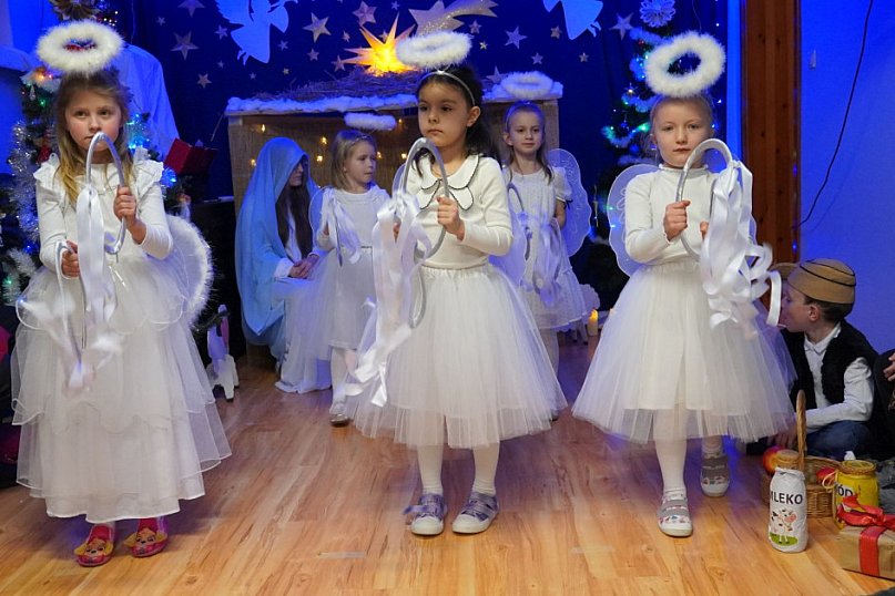 Wspólne kolędowanie w Domku Przedszkolaka. Jasełka z udziałem rodzin