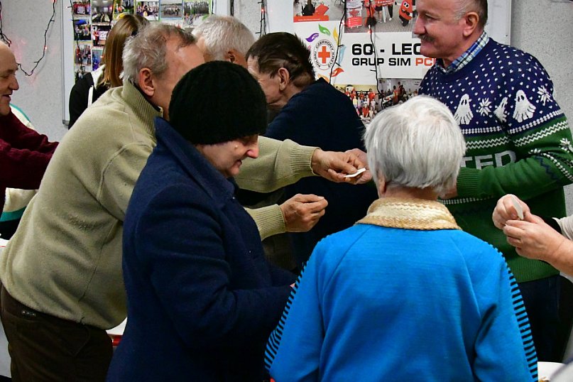 Wigilia otwarta dla każdego. Biłgorajski PCK zadbał, by każdy miał miejsce przy stole