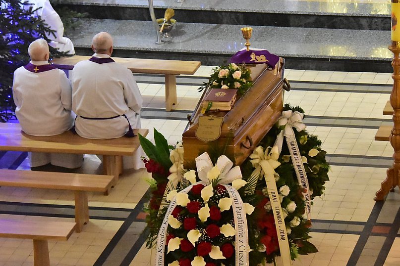 Pół wieku w służbie Bogu i ludziom. Pożegnanie śp. ks. Stanisława Mizaka
