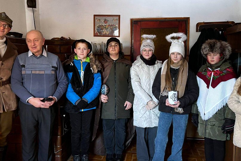 Młodzież z Majdanu Starego podtrzymuje kolędnicze tradycje