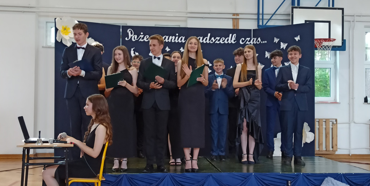 Bal Ósmoklasisty w Szkole Podstawowej im. Zofii Krawieckiej w Majdanie Starym