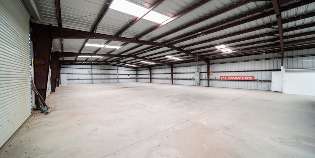 Powierzchnie magazynowe na wynajem – co warto wiedzieć przed podjęciem decyzji?