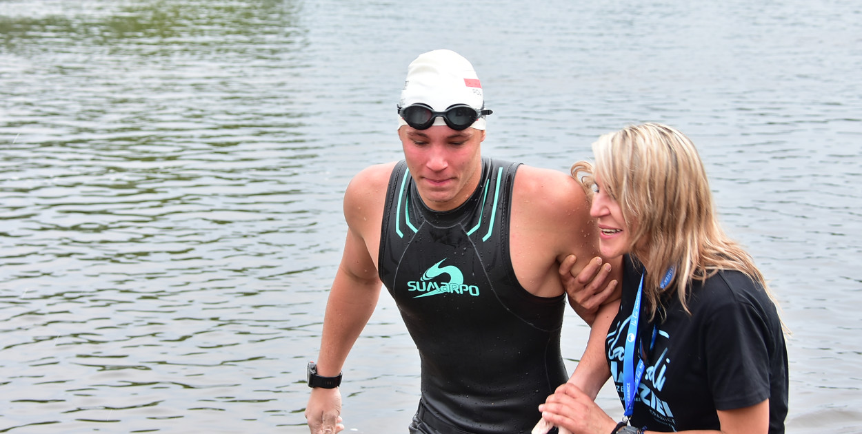 Chapeau bas Damian... Pływak z Biłgoraja przepłynął 100 km