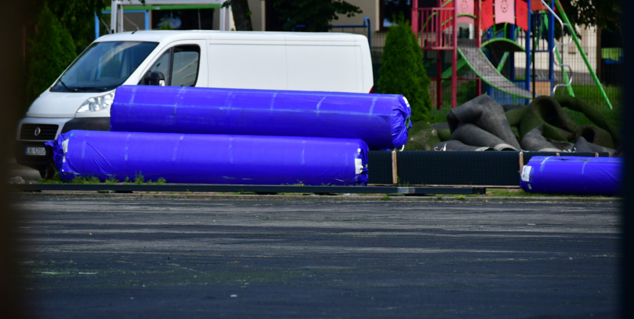 Trwa gruntowny remont \"ORLIK-a\" przy Jedynce