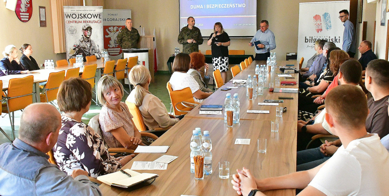 Spotkanie z Wojskiem Polskim w Starostwie Powiatowym w Biłgoraju