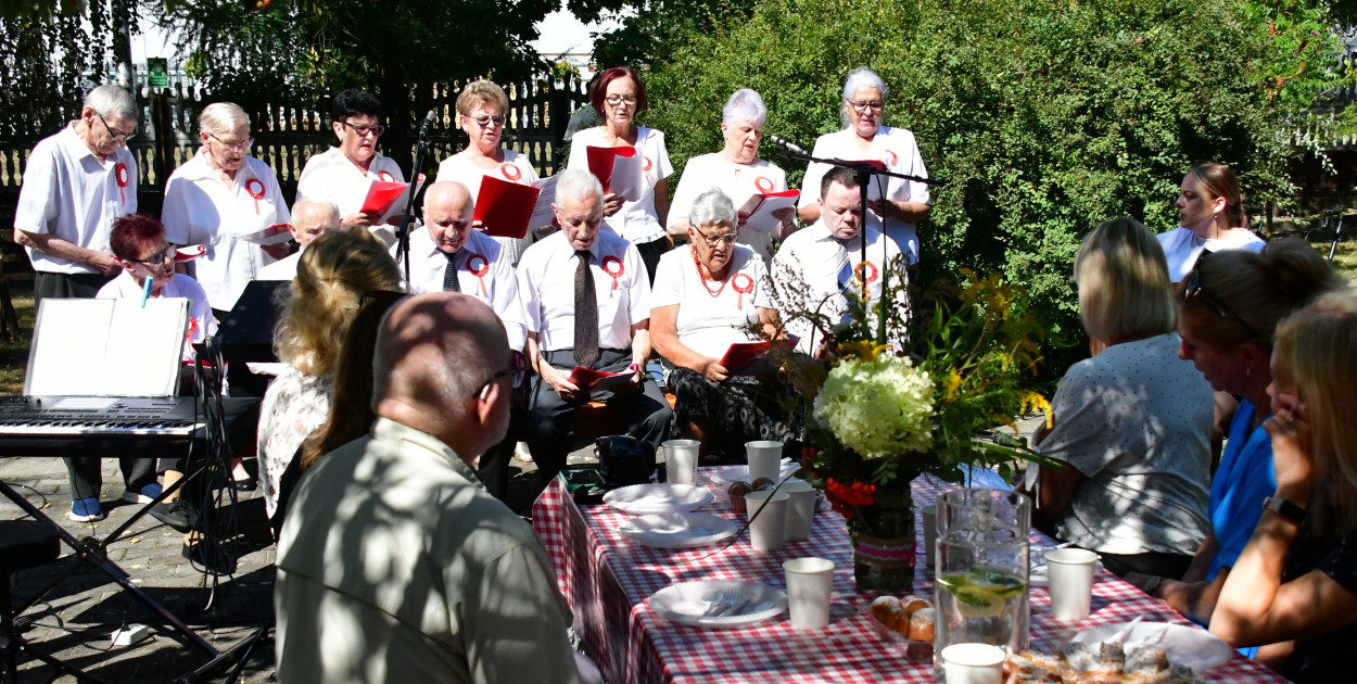 Patriotyzm wyrażony pieśnią i poezją