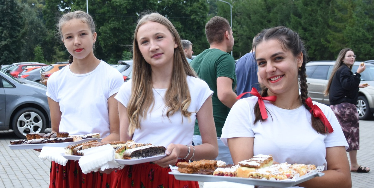 Uroczystości dożynkowe w Radzięcinie