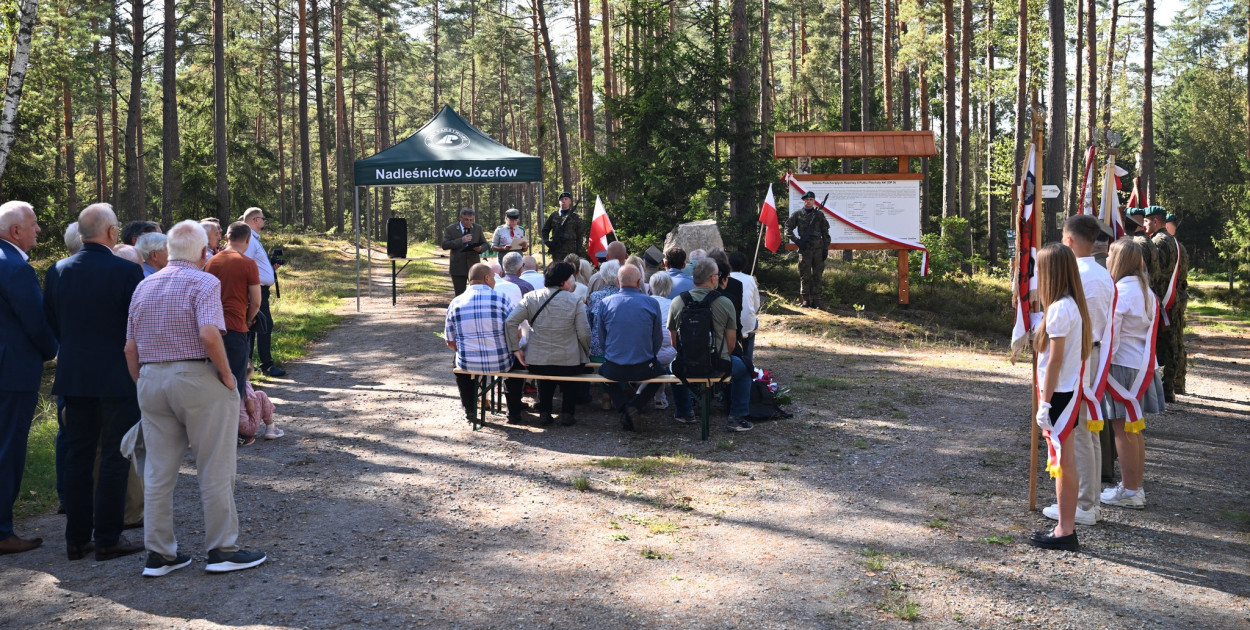 Upamiętnienie Szkoły Podchorążych Rezerwy 9 Pułku Piechoty AK w Józefowie