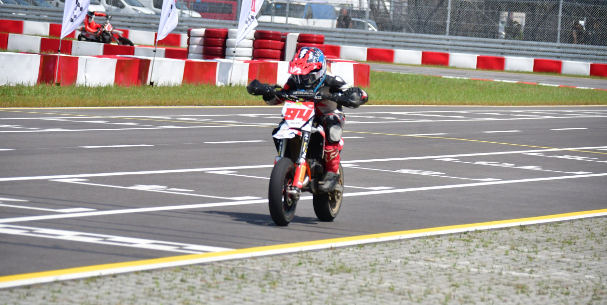 Odgłosy zawodów na Autodromie. Mieszkańcy podzieleni odnośnie oddziaływania toru