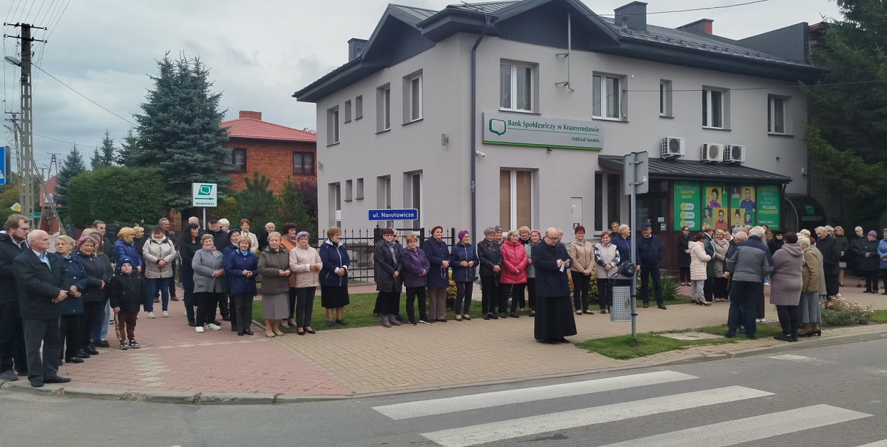 Wyszli na ulice by się modlić (Foto: Marek i Ela Banaszak/redakcja Dominika Turobińskiego/Facebook)