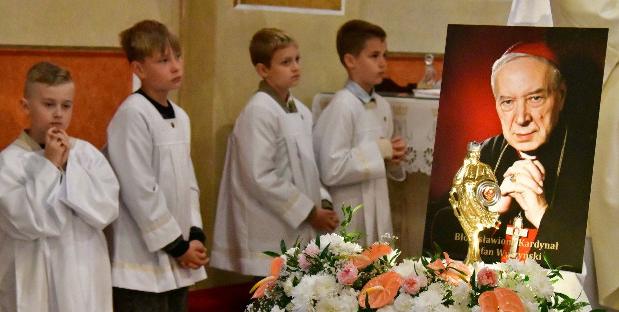 Relikwie bł. Stefana Wyszyńskiego w Goraju. Przywiózł je kardynał Nycz