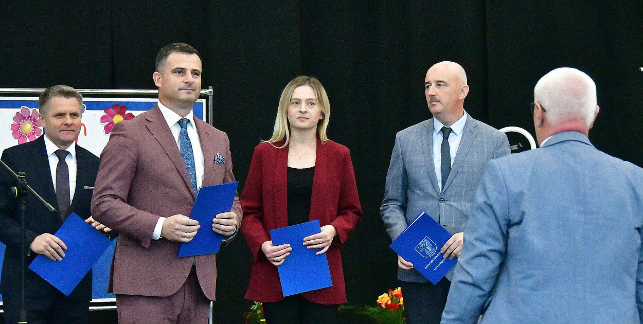W rocznicę KEN: Społeczność ZSBiO uczciła Dzień Edukacji Narodowej