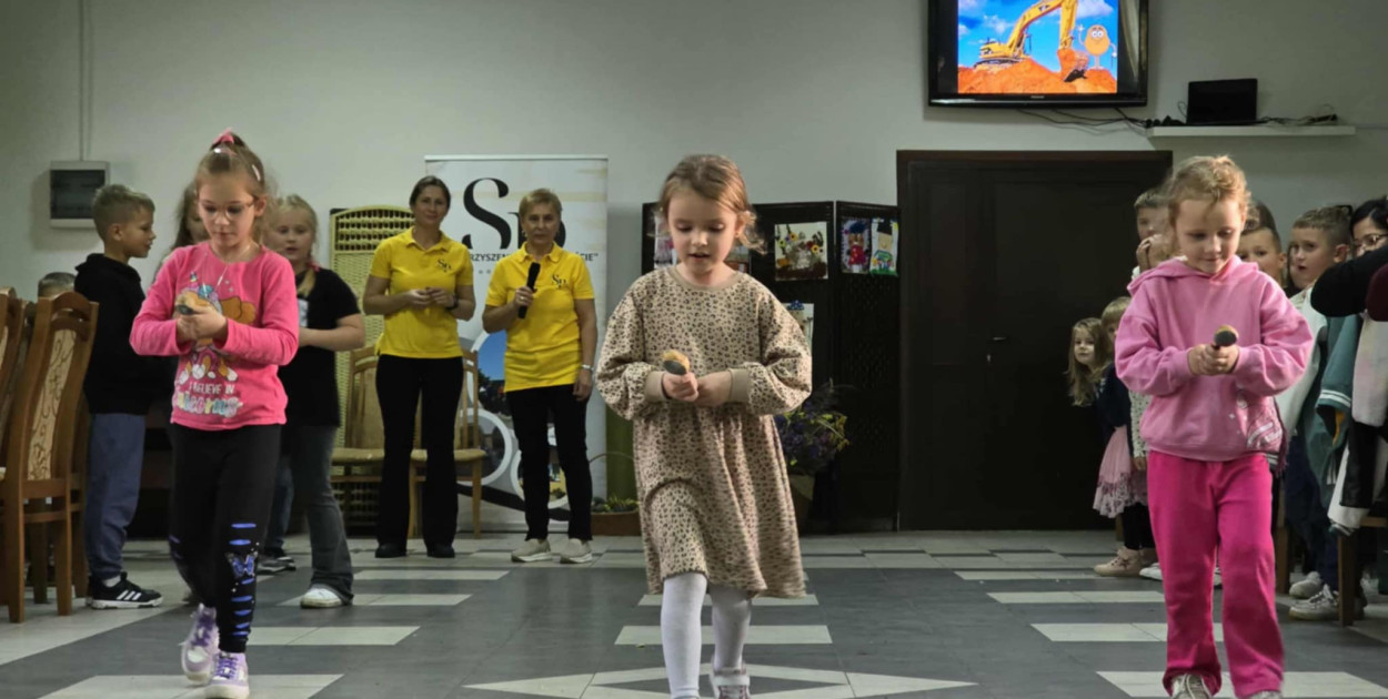 Ziemniaczane Szaleństwo na Przedmieściu! Stowarzyszenie z Potoka świętowało z orkiestrą dętą