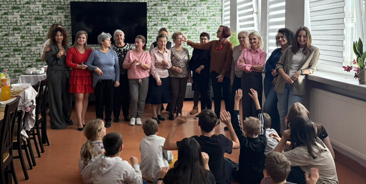 Biłgorajskie seniorki w Domu Dziecka w Zwierzyńcu