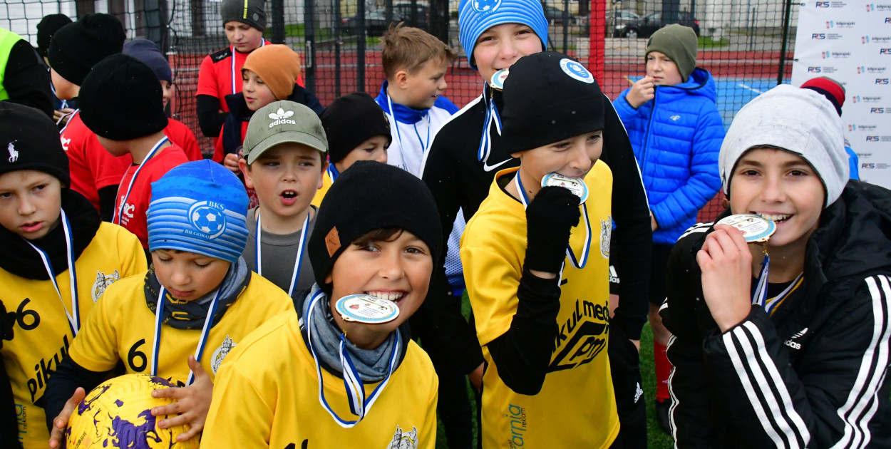 Ministranci uczcili Jana Pawła II sportową rywalizowali na boiskach PCS