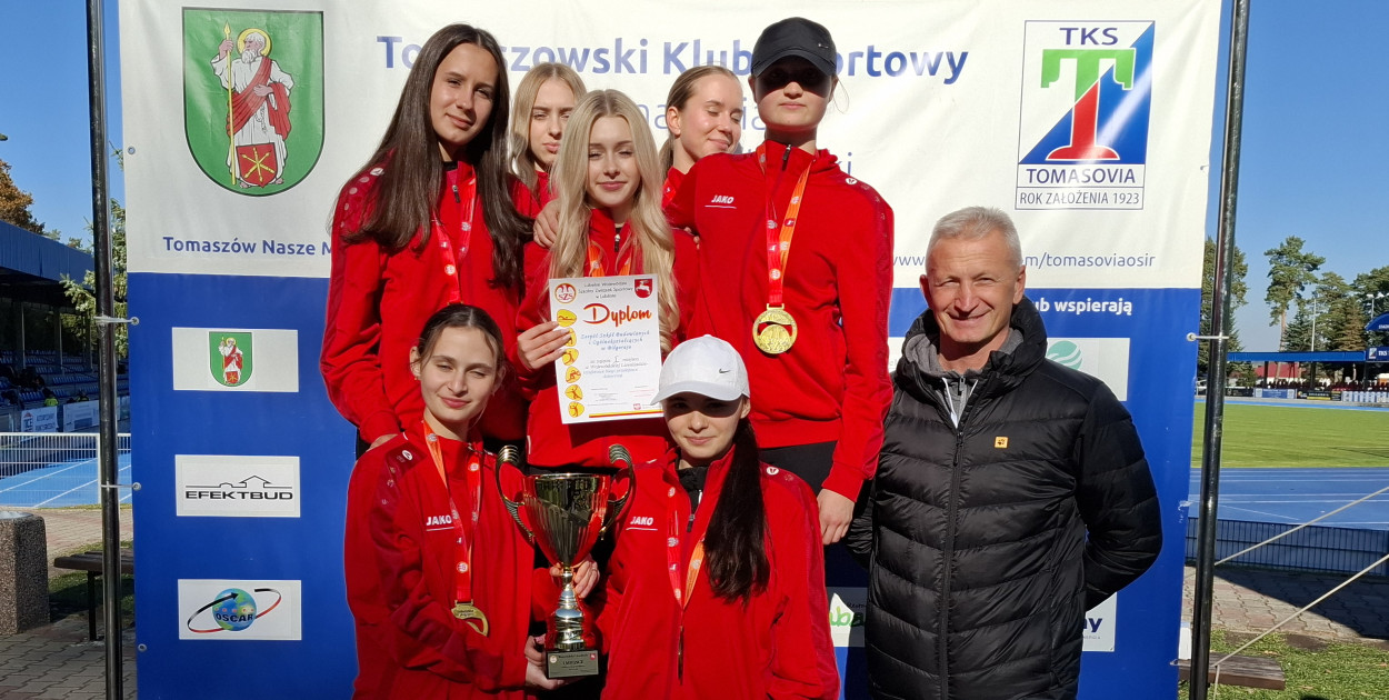 Złota sztafeta! Dziewczęta z ZSBiO najlepsze w województwie!