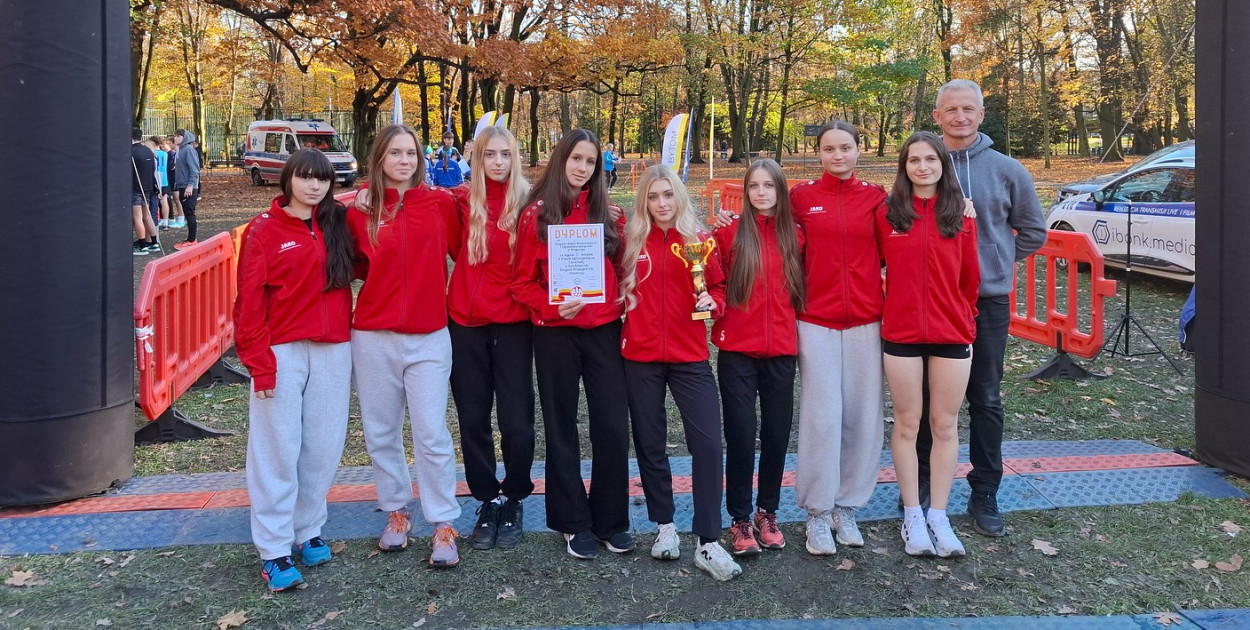 Dziewczęta z ZSBIO 10. sztafetą przełajową w Polsce!