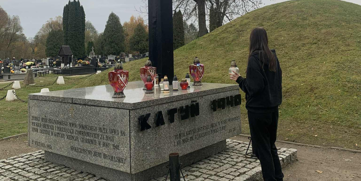 Harcerze IGNIS sprzątali groby partyzantów w Biłgoraju