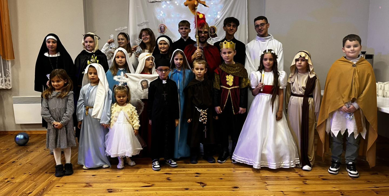 Bal Wszystkich Świętych w Radzięcinie: Zamiast duchów – Bohaterowie wiary