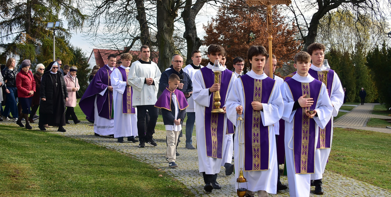 Dzień Zaduszny w biłgorajskim sanktuarium