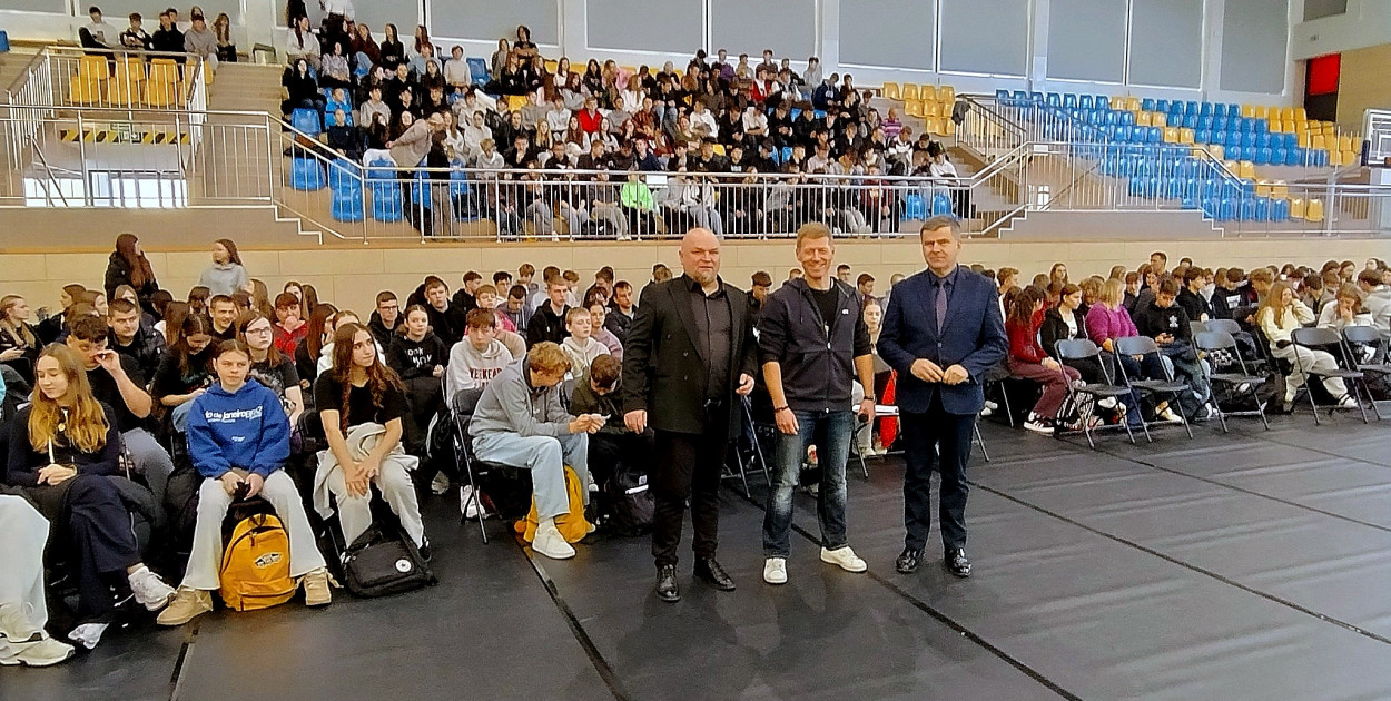 Słucha serca, szanuje umysł, uwielbia uśmiech