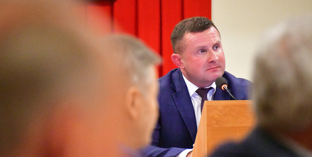 Jeden wystąpił, drugi wstąpił