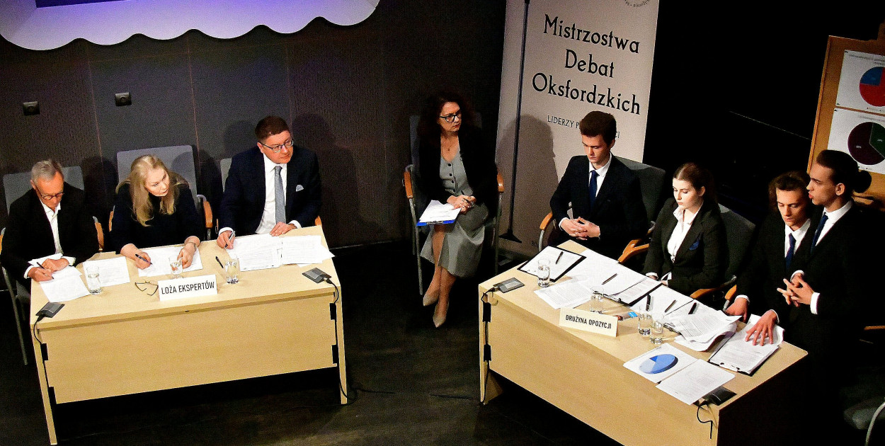 Bitwa na argumenty w BCK: Biłgorajskie uczniowie rozpoczęli mistrzostwa