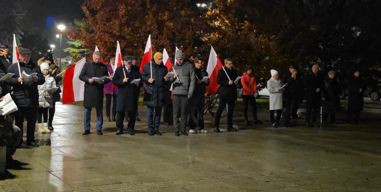 Patriotyczny głos na Placu Wolności: Mieszkańcy Biłgoraja na 11 listopada