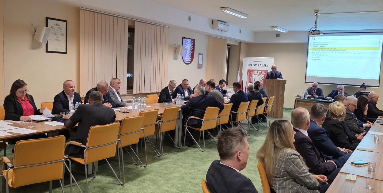 Rada Powiatu w Biłgoraju odrzuciła skargę na Starostę: Decyzja po analizie Komisji