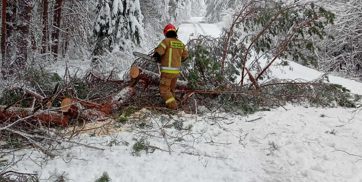 183 interwencje w 3 dni. Intensywne opady śniegu testem gotowości strażaków