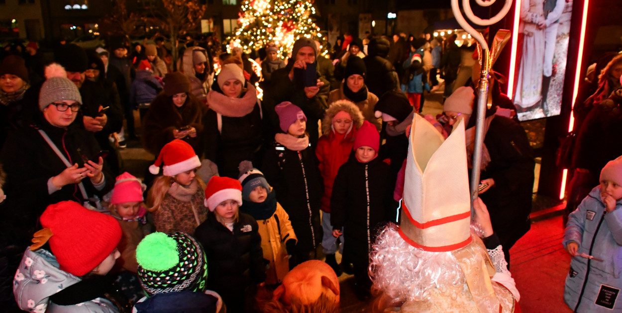 Święty Mikołaj wraca do Biłgoraja! Rada Osiedla Śródmieście zaprasza na świąteczne spotkanie przy ratuszu