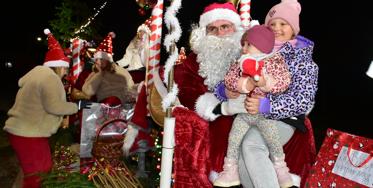 Strażacy i KGW w akcji: Mikołaj odwiedził Majdan