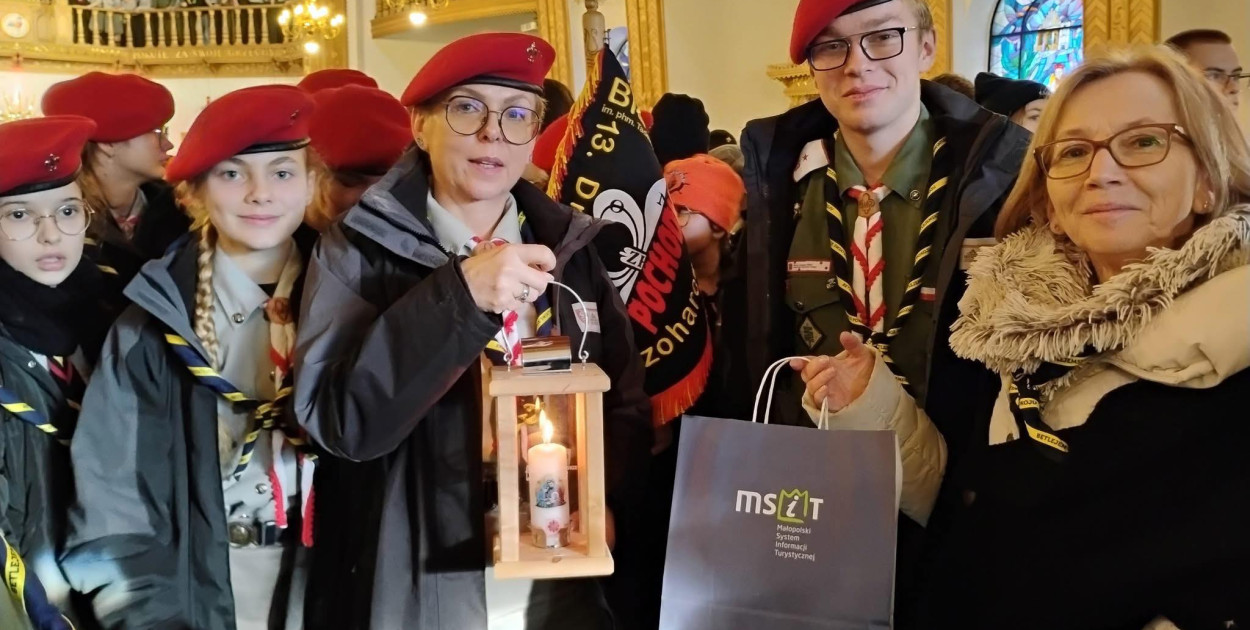 13. DSH „Pochodni” przejmuje ogień z betlejemskiej Groty