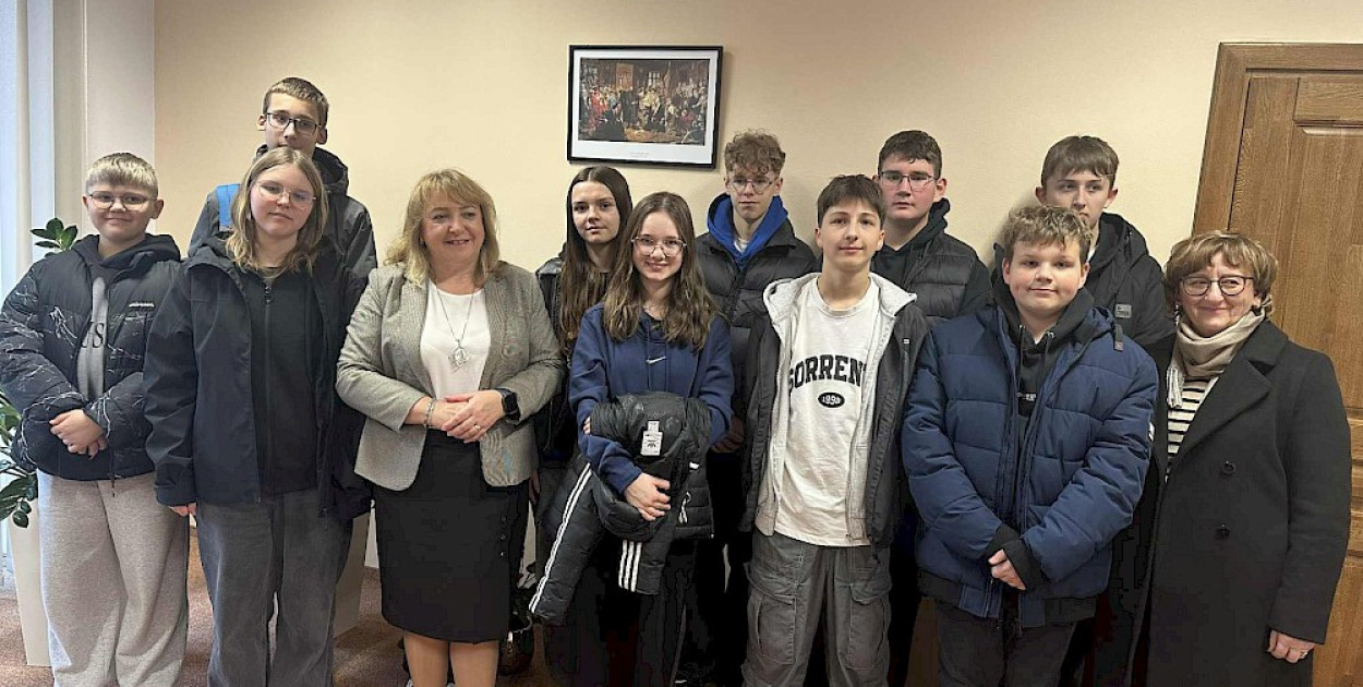 „Świadomy uczeń i obywatel” – ósmoklasiści z Hedwiżyna