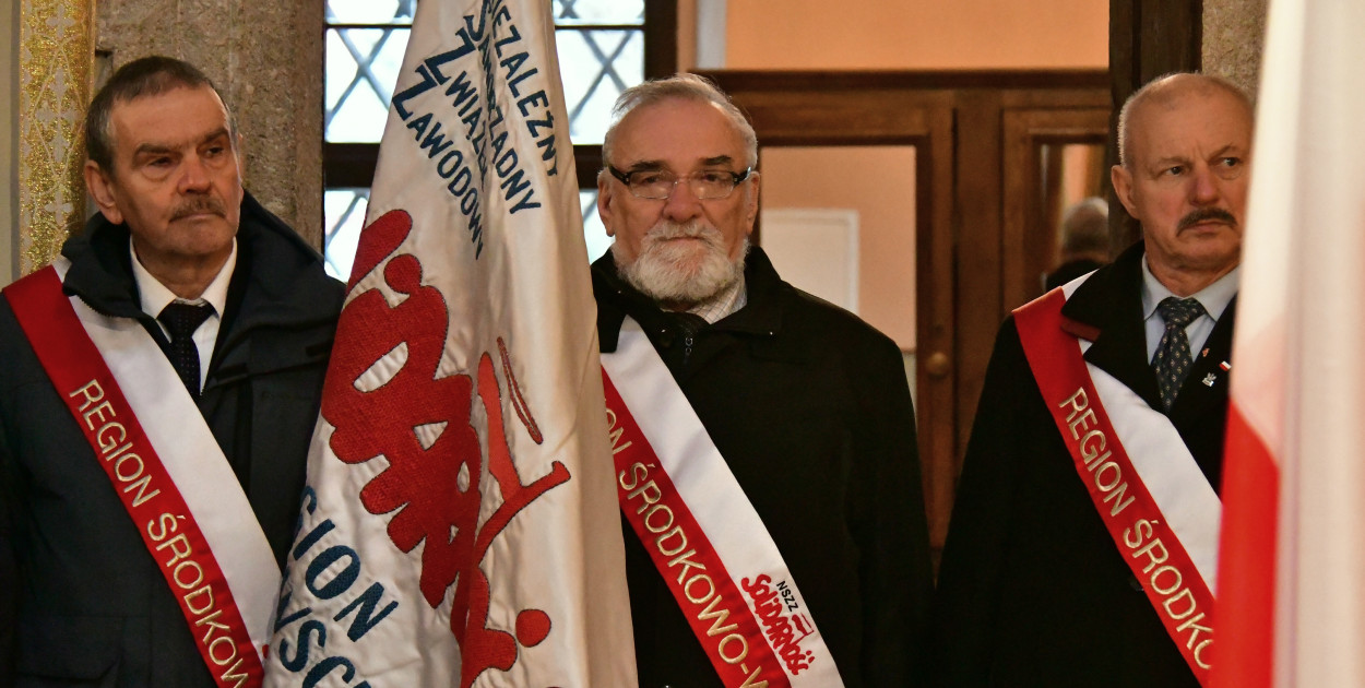 Hymn górniczy nad mogiłą: Tarnogród pamięta o grudniu 1981 roku