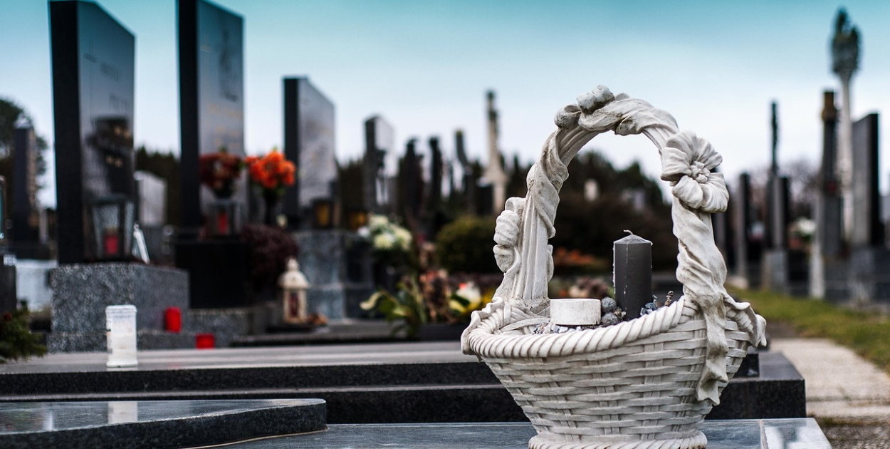 Kim jest Celebrant i czym różni się od urzędnika USC i Mistrza Ceremonii pogrzebu