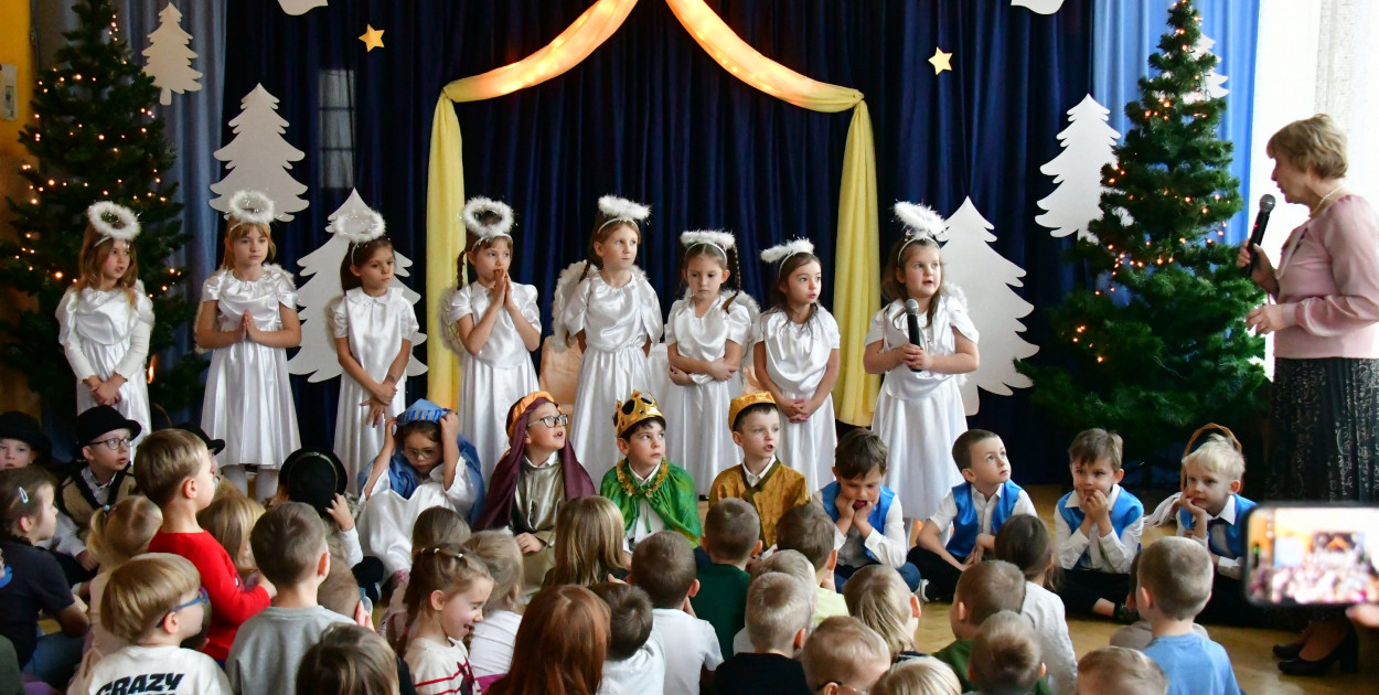 Małe aniołki i pastuszkowie. Jasełka w Samorządowym Przedszkolu Nr 3