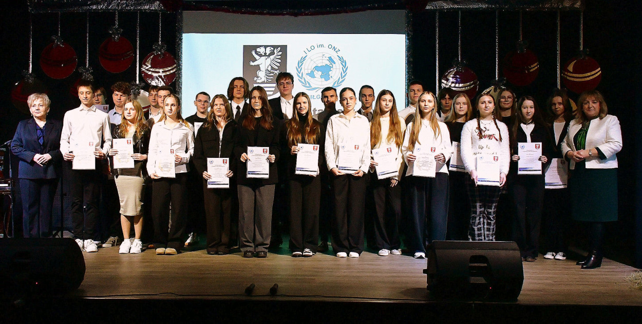 Stypendia Starosty Biłgorajskiego dla uczniów I LO im. ONZ