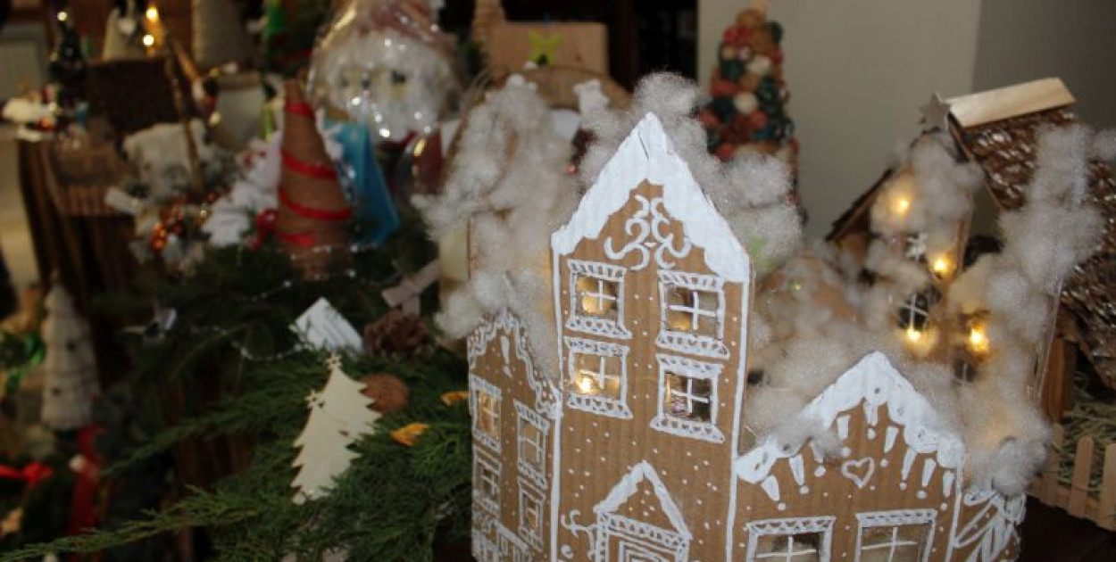 Józefów. Nagrody za świąteczne ozdoby i teksty podzielone  (Foto: MBP w Józefowie)