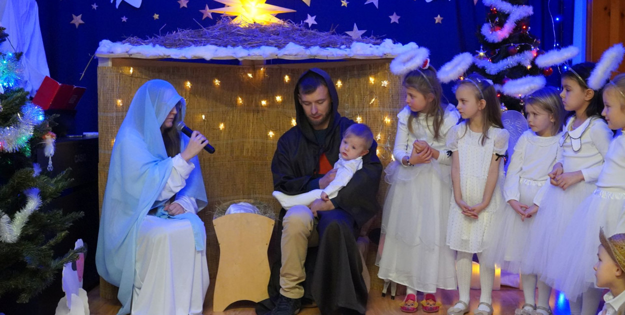 Wspólne kolędowanie w Domku Przedszkolaka. Jasełka z udziałem rodzin