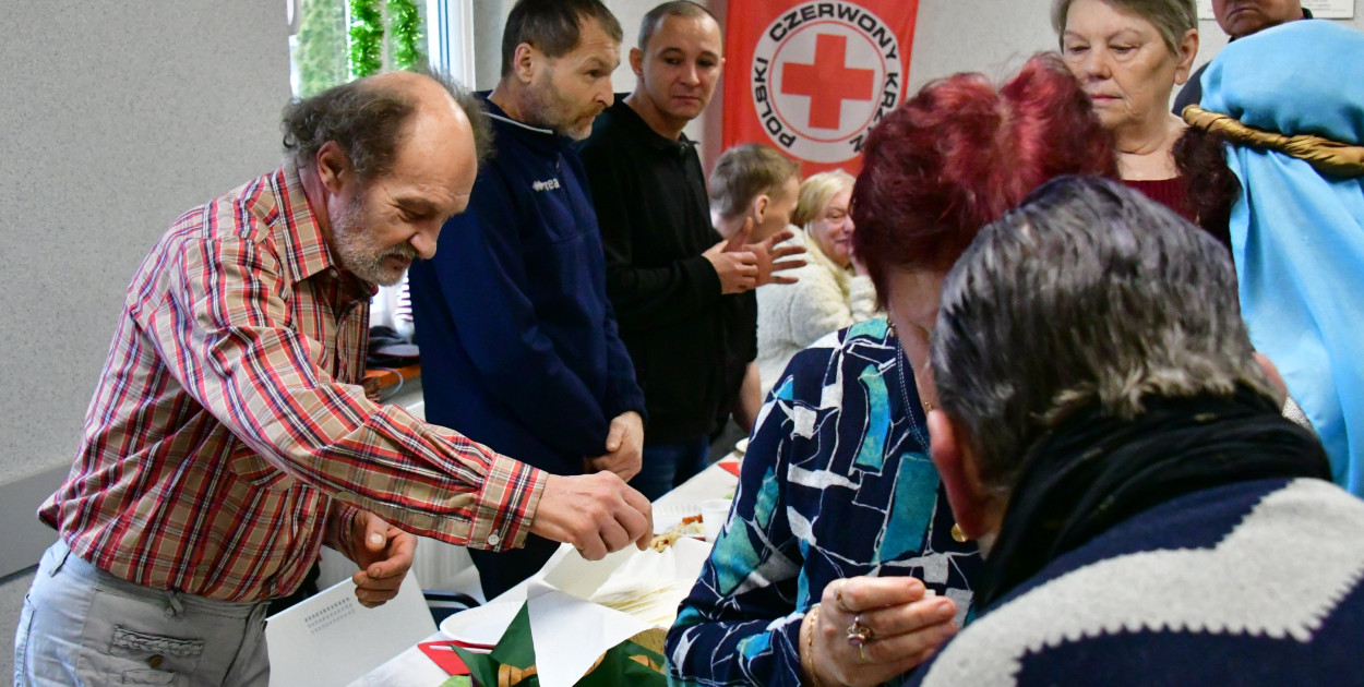 Wigilia otwarta dla każdego. Biłgorajski PCK zadbał, by każdy miał miejsce przy stole