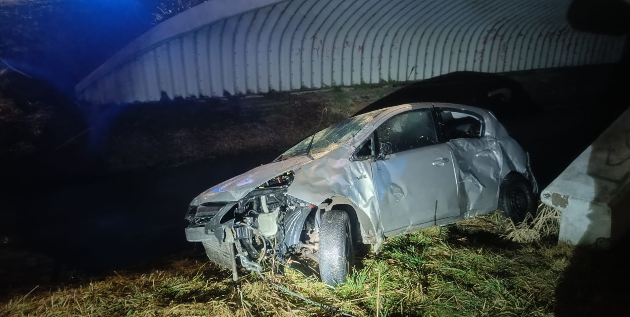 Zdarzenie drogowe na obwodnicy Biłgoraja. Auto wpadło do rzeki