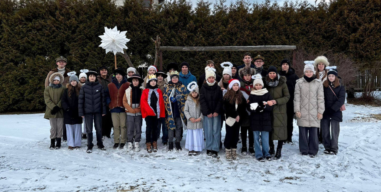 Młodzież z Majdanu Starego podtrzymuje kolędnicze tradycje (Foto: Ruch Światło-Życie w Majdanie Starym)