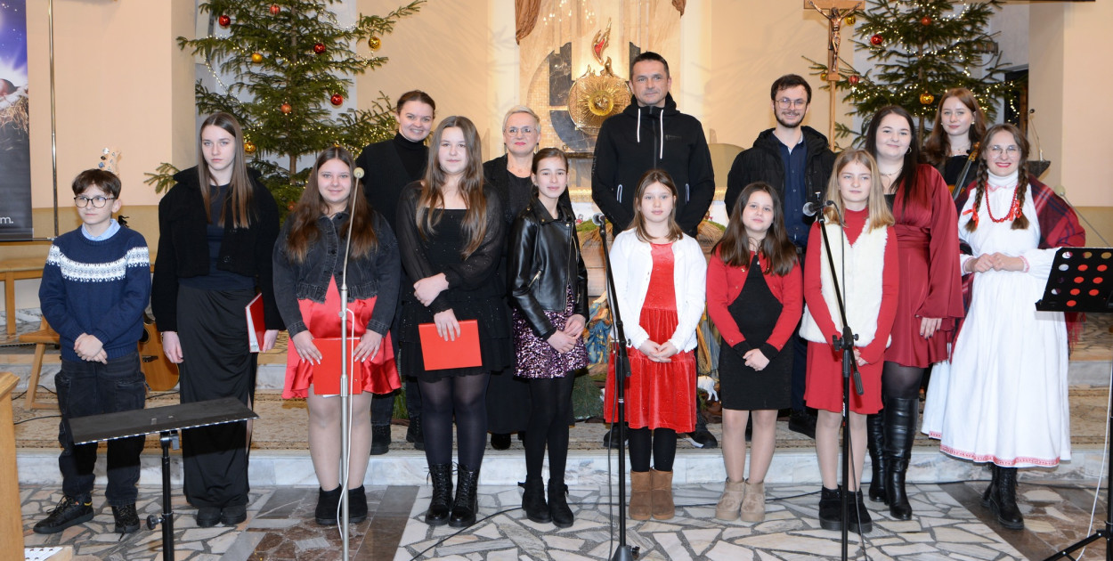 Wniebogłosy rozbrzmiały w Starym Bidaczowie. Koncert kolęd (Foto: Mirosław Skwarek)