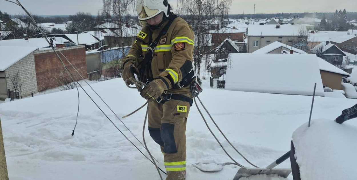 Strażacy z OSP Radzięcin w akcji. Nie tylko ogień, ale i śnieg (Foto: OSP Radzięcin)
