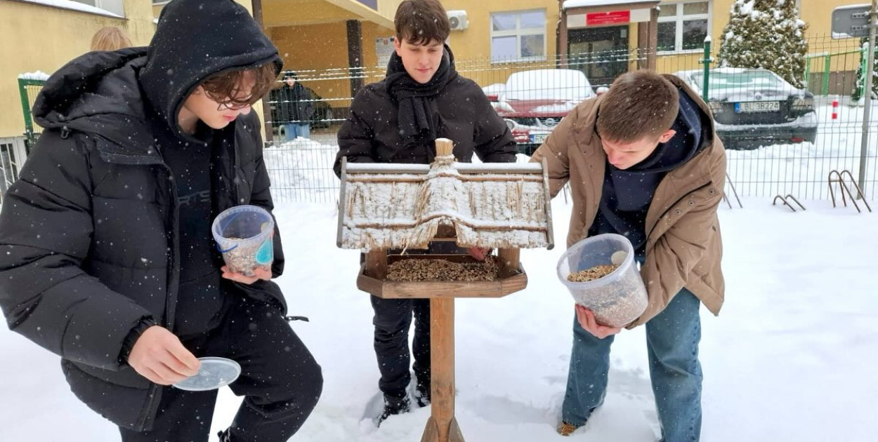 Uczniowie ONZ-tu ruszyli z zimową pomocą (Foto: I LO im. ONZ)
